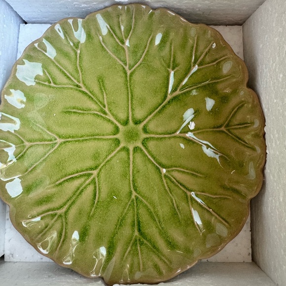 White Lily Pad Tea Cup and Saucer - Picture 13 of 16